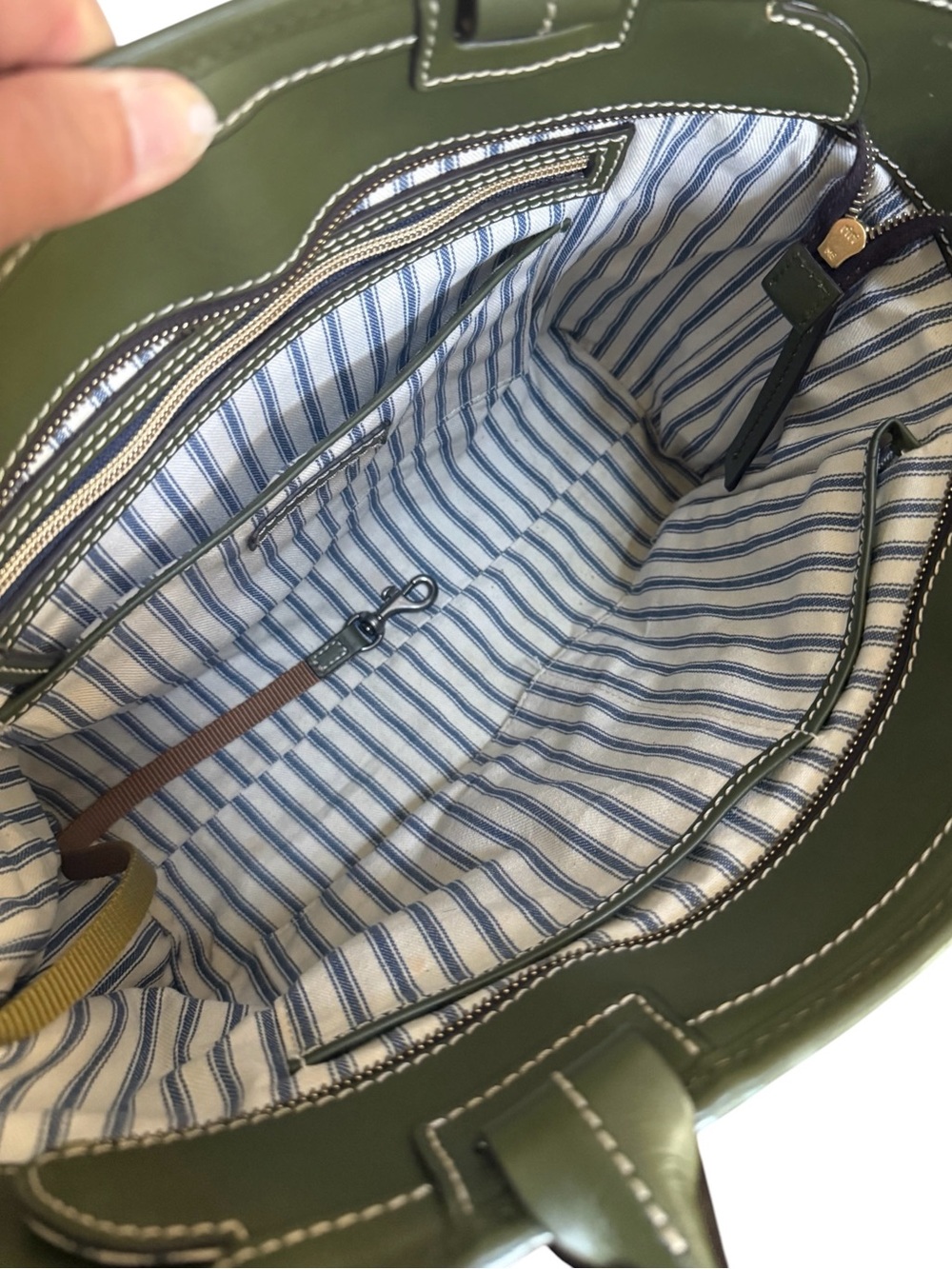 Dooney & Bourke Olive Green Leather Tote Bag with Gold Hardware! - Picture 10 of 13